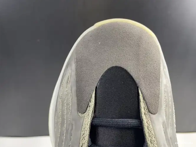 Barium H68771 Quantum Yeezy Adidas 0529